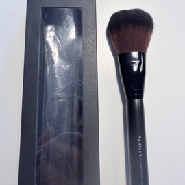 Radiant - Powder Brush 200